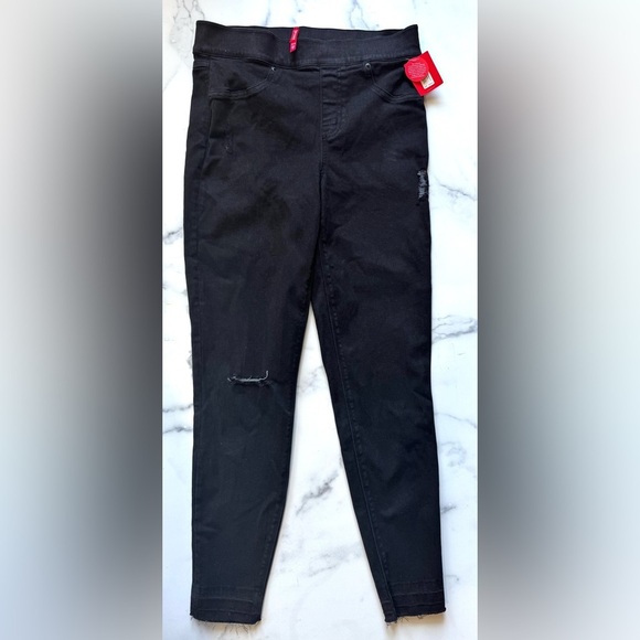 NEW WITH TAGS Spanx Black Distressed Denim Cropped Leggings, Size Medium - Picture 4 of 7